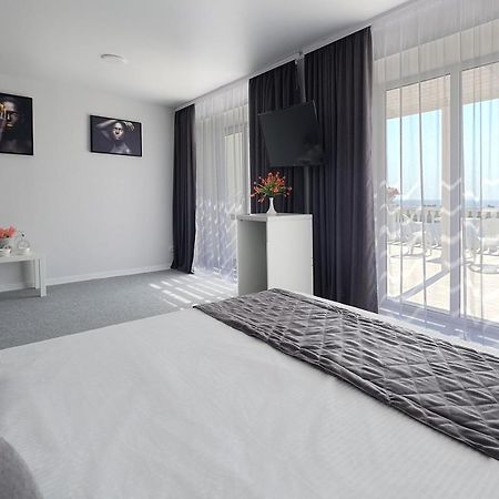 Panorama Briz Hotel Karolino-Buhaz Ngoại thất bức ảnh